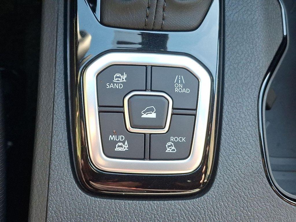 new 2026 Nissan Frontier car, priced at $39,240