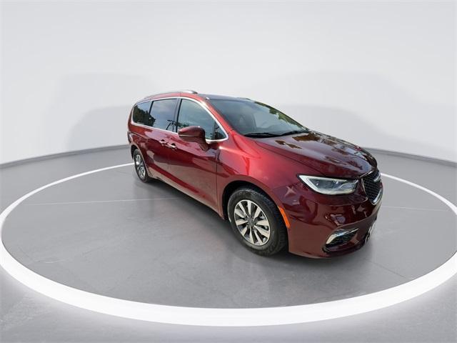 used 2021 Chrysler Pacifica Hybrid car, priced at $22,833