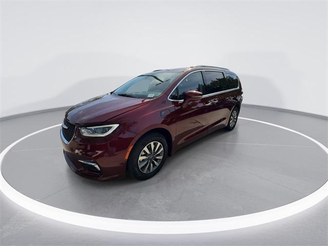 used 2021 Chrysler Pacifica Hybrid car, priced at $22,833