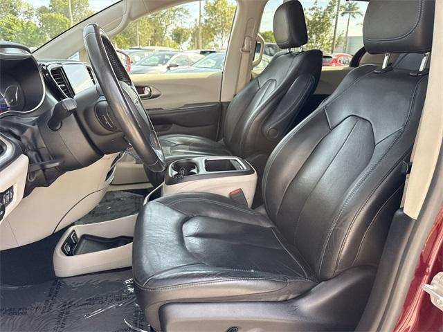 used 2021 Chrysler Pacifica Hybrid car, priced at $22,833