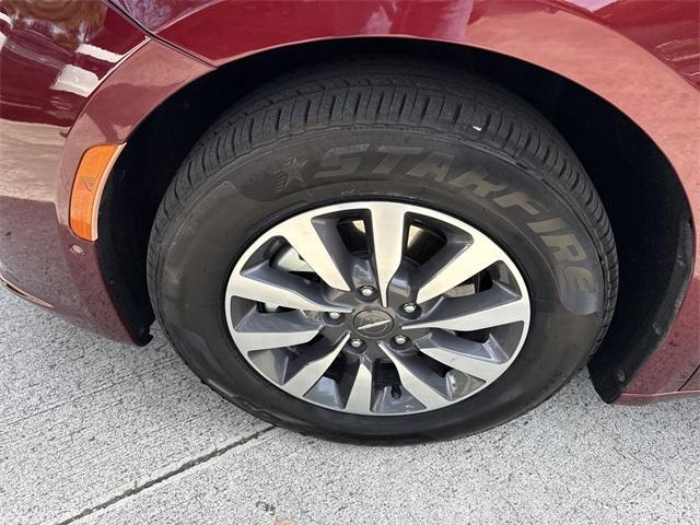 used 2021 Chrysler Pacifica Hybrid car, priced at $22,833