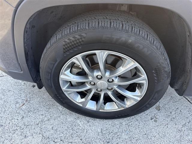 used 2021 Jeep Cherokee car, priced at $17,571