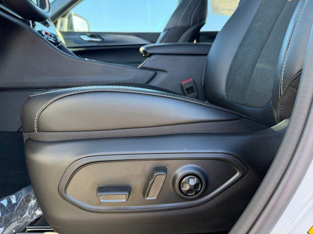 new 2025 Jeep Grand Cherokee car, priced at $40,501