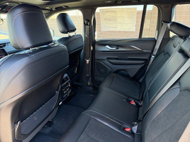 new 2025 Jeep Grand Cherokee car, priced at $40,501