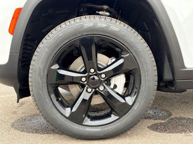 new 2025 Jeep Grand Cherokee car, priced at $42,802