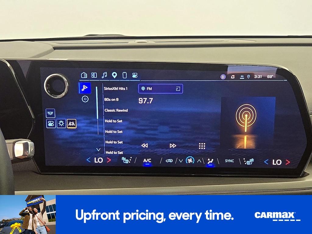 used 2025 Chevrolet Traverse car, priced at $41,998