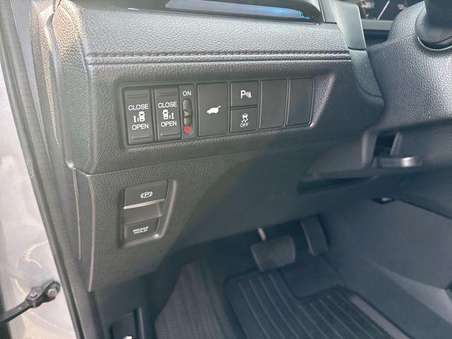 used 2025 Honda Odyssey car, priced at $45,035