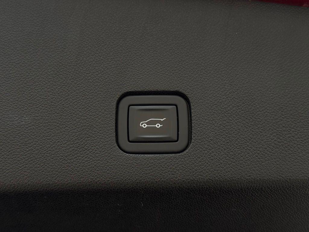 used 2023 Cadillac XT6 car, priced at $31,475