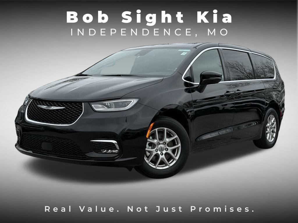 used 2025 Chrysler Pacifica car, priced at $29,663