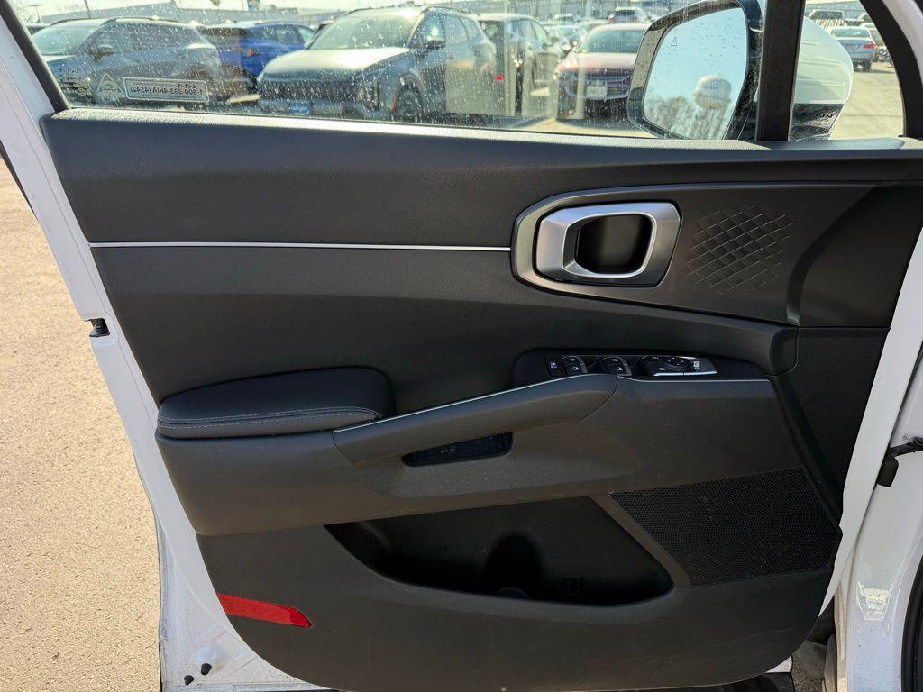 used 2023 Kia Sorento car, priced at $22,296