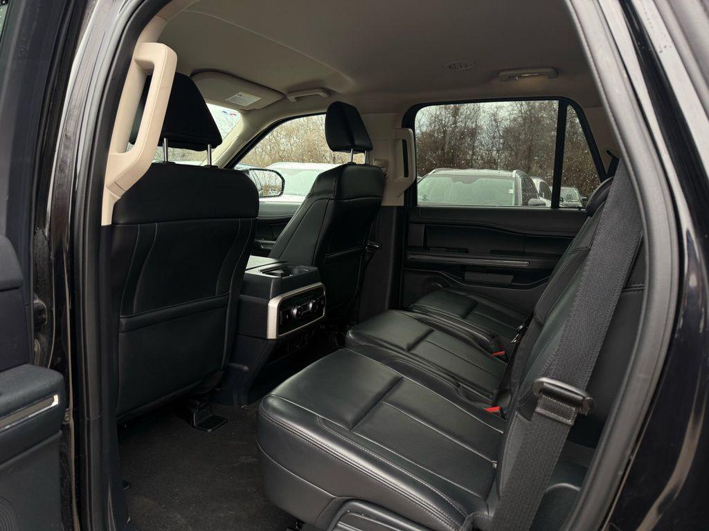 used 2024 Ford Expedition car, priced at $43,105