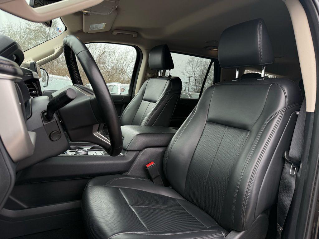 used 2024 Ford Expedition car, priced at $43,105