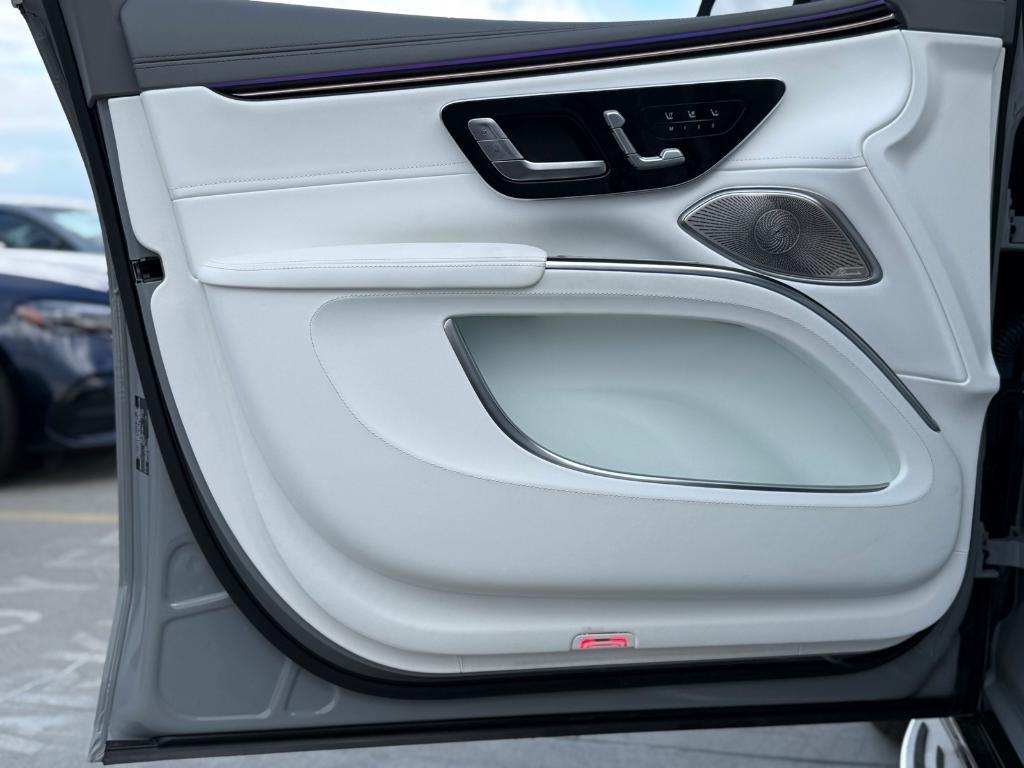 new 2025 Mercedes-Benz Maybach EQS 680 car, priced at $205,350