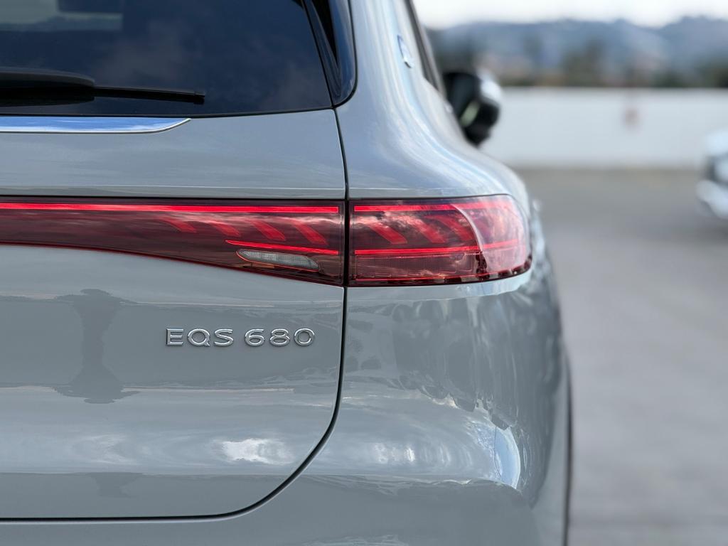 new 2025 Mercedes-Benz Maybach EQS 680 car, priced at $205,350