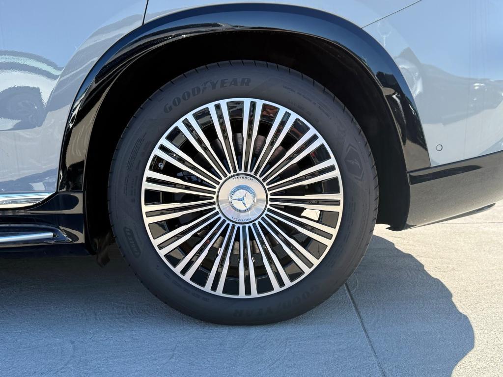 new 2025 Mercedes-Benz Maybach EQS 680 car, priced at $205,350