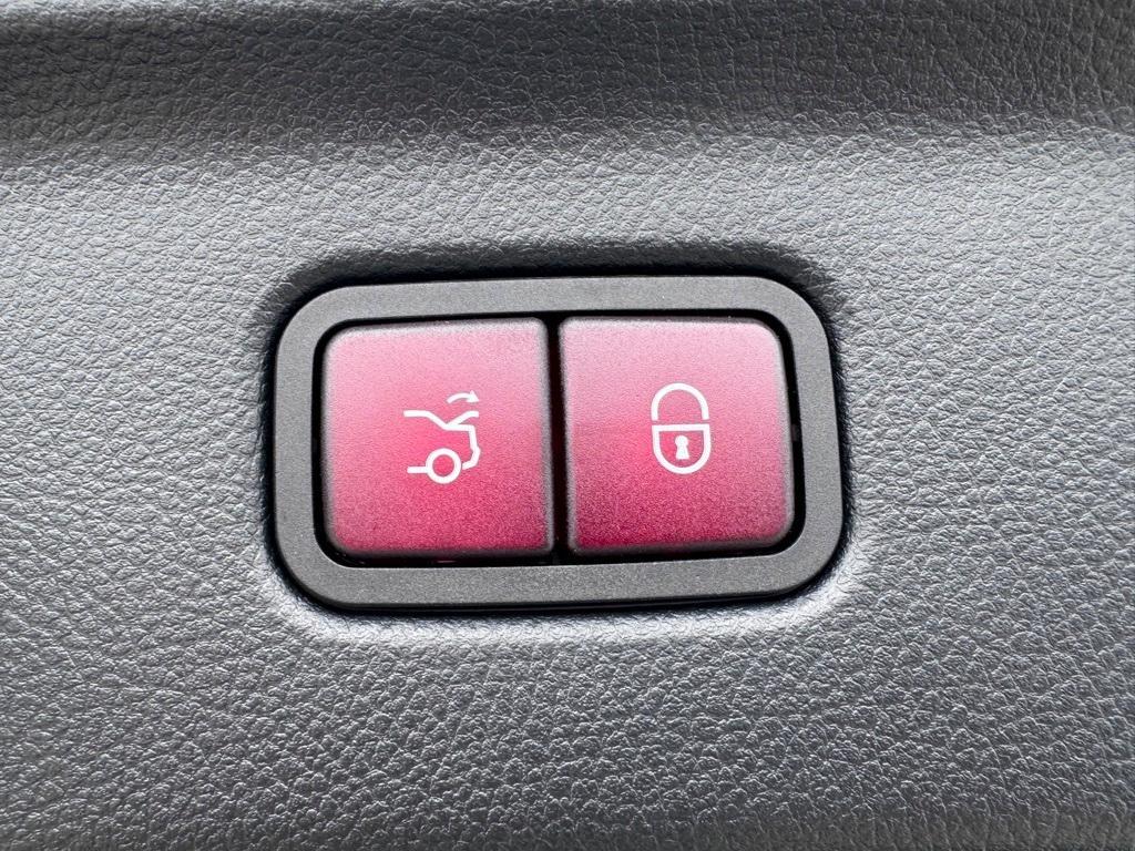 new 2024 Mercedes-Benz S-Class car, priced at $156,025