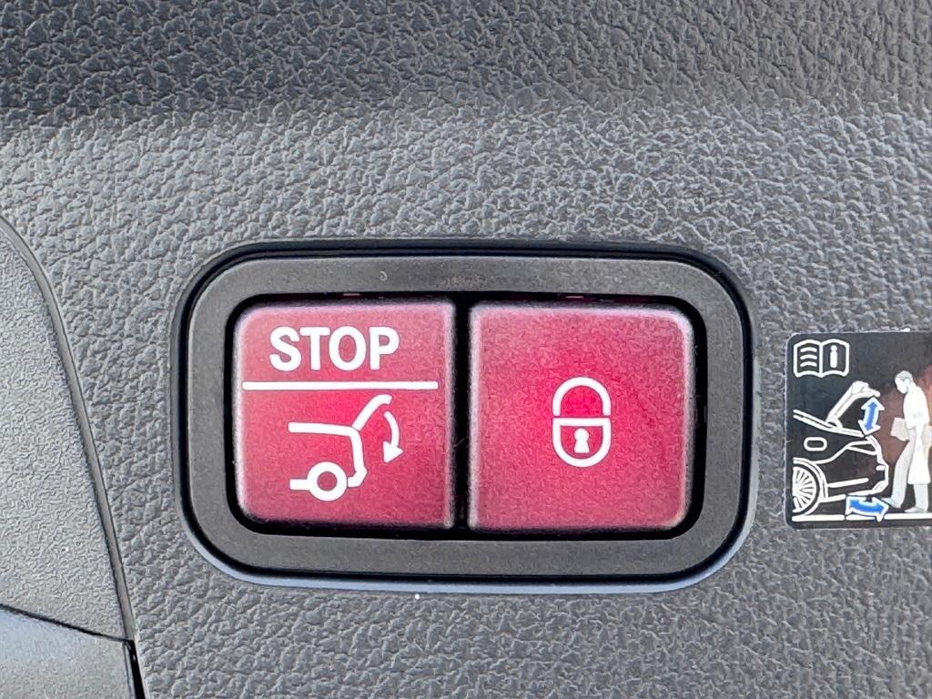 new 2025 Mercedes-Benz AMG GLE 53 car, priced at $101,575