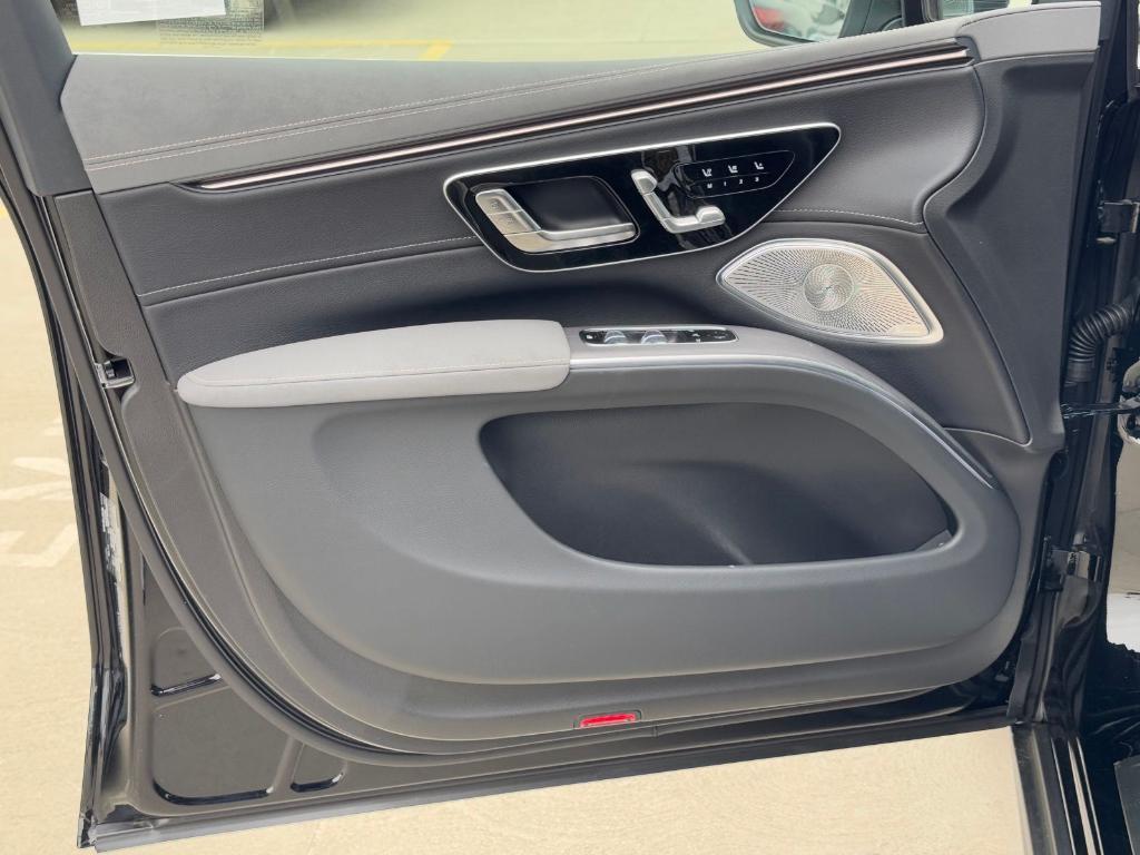 new 2026 Mercedes-Benz EQS 400 car, priced at $91,300