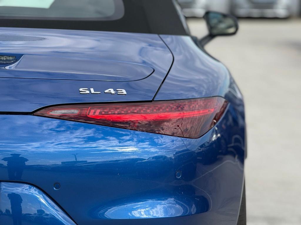 new 2025 Mercedes-Benz AMG SL 43 car, priced at $117,520