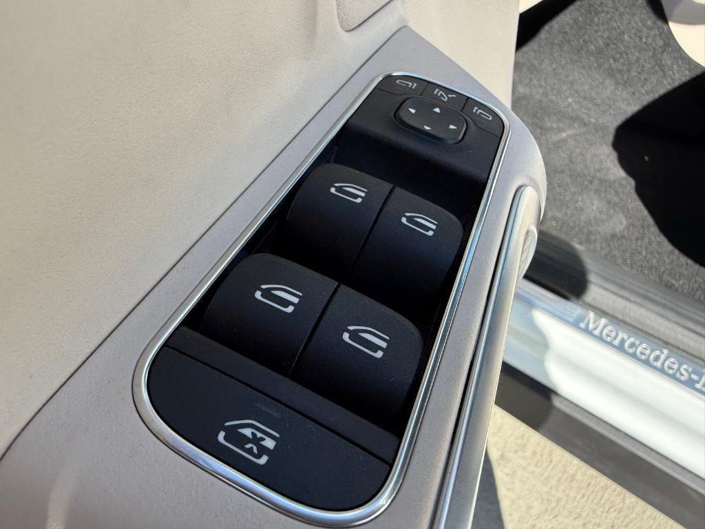 new 2025 Mercedes-Benz GLB 250 car, priced at $48,845