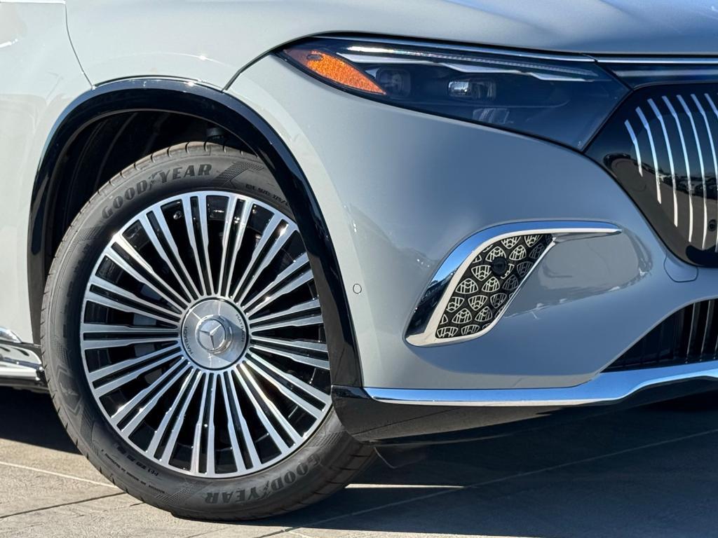 new 2025 Mercedes-Benz Maybach EQS 680 car, priced at $205,350