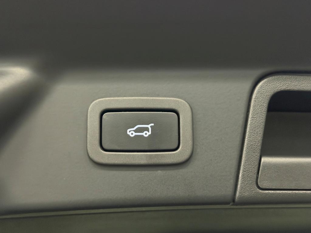 used 2019 Land Rover Range Rover Velar car, priced at $17,299