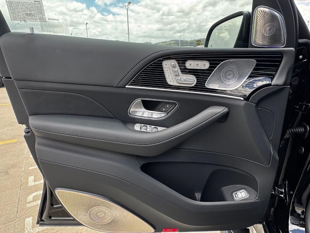 new 2026 Mercedes-Benz Maybach GLS 600 car, priced at $193,505