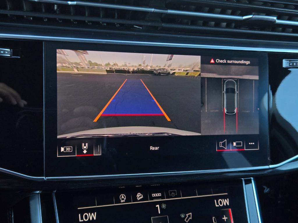 Audi Q7 view 16