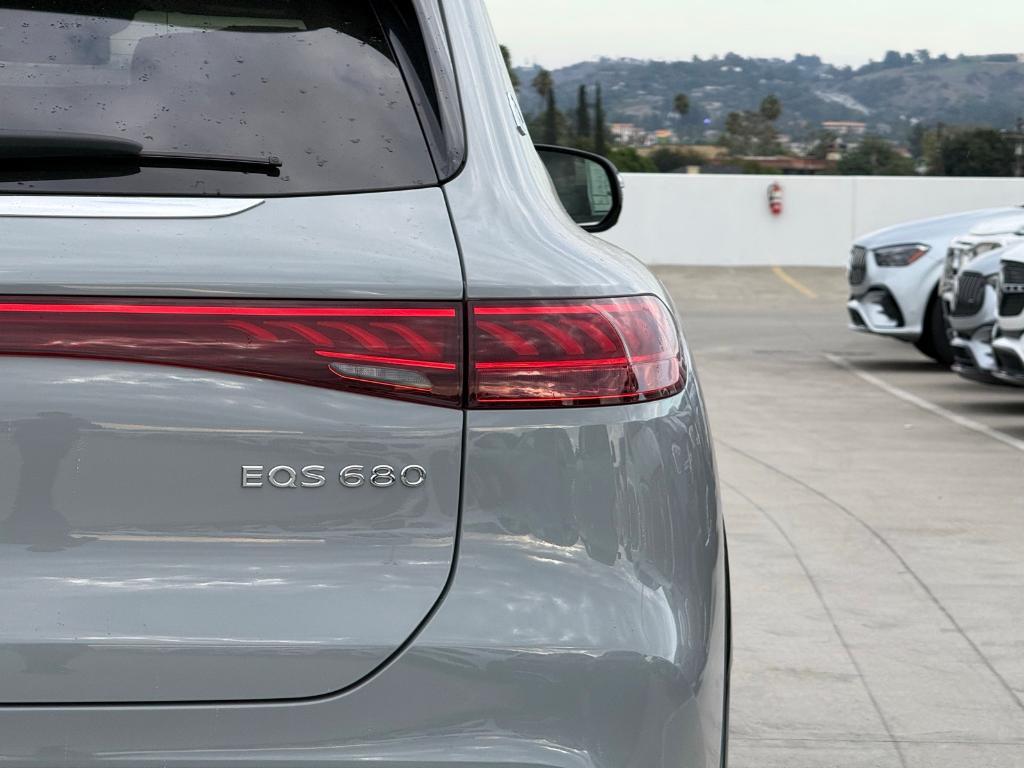 new 2025 Mercedes-Benz Maybach EQS 680 car, priced at $205,350