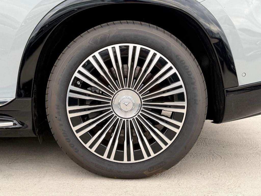 new 2025 Mercedes-Benz Maybach EQS 680 car, priced at $205,350