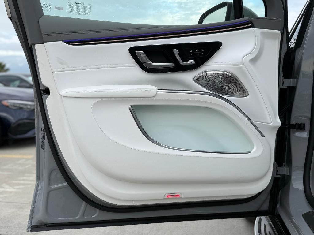 new 2025 Mercedes-Benz Maybach EQS 680 car, priced at $205,350