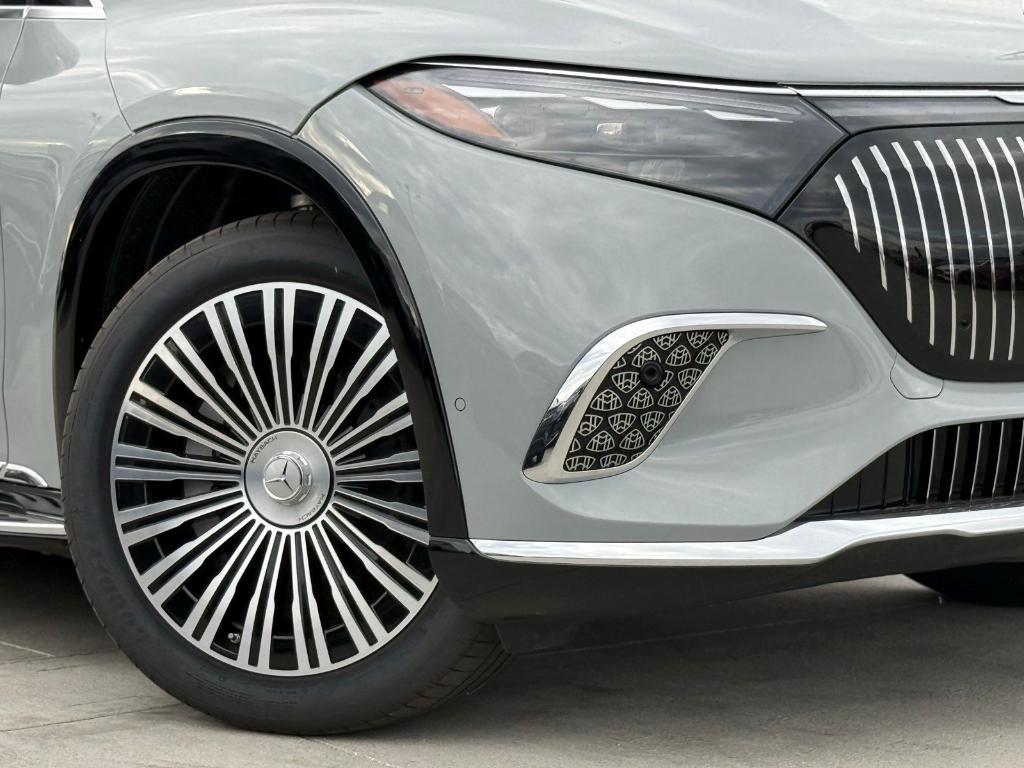 new 2025 Mercedes-Benz Maybach EQS 680 car, priced at $205,350