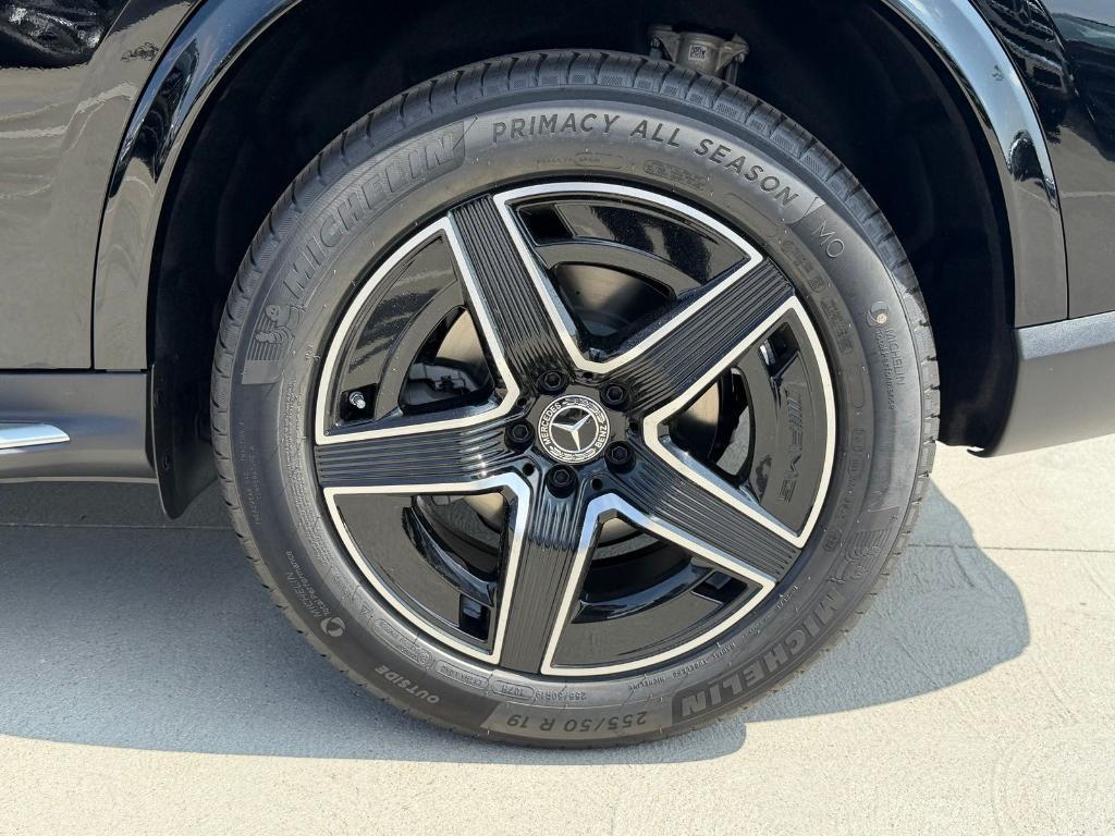 new 2026 Mercedes-Benz GLC 300 car, priced at $61,320