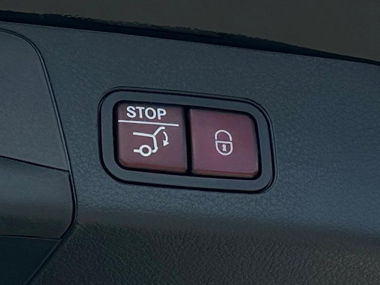 new 2025 Mercedes-Benz GLB 250 car, priced at $48,645