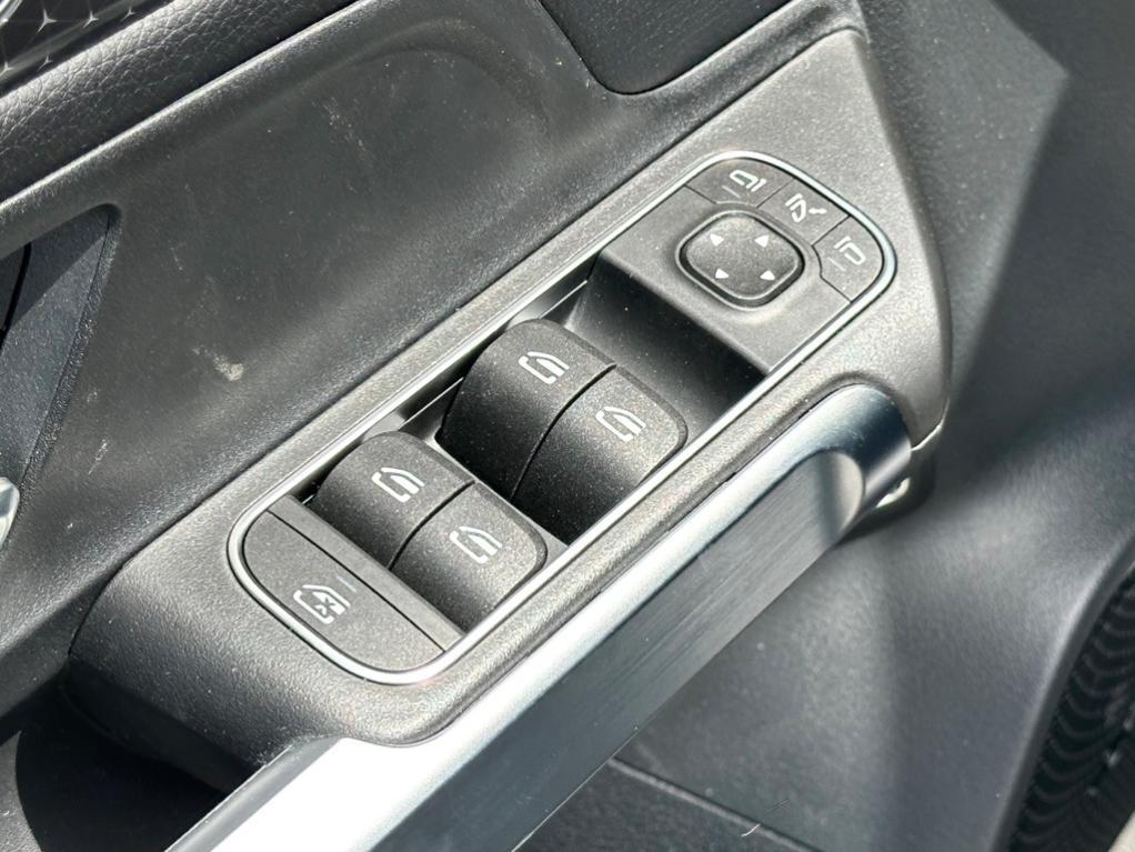 new 2025 Mercedes-Benz GLB 250 car, priced at $48,645