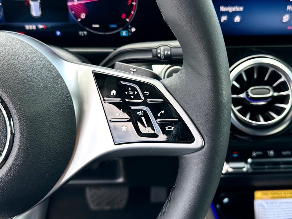 new 2025 Mercedes-Benz GLB 250 car, priced at $48,645