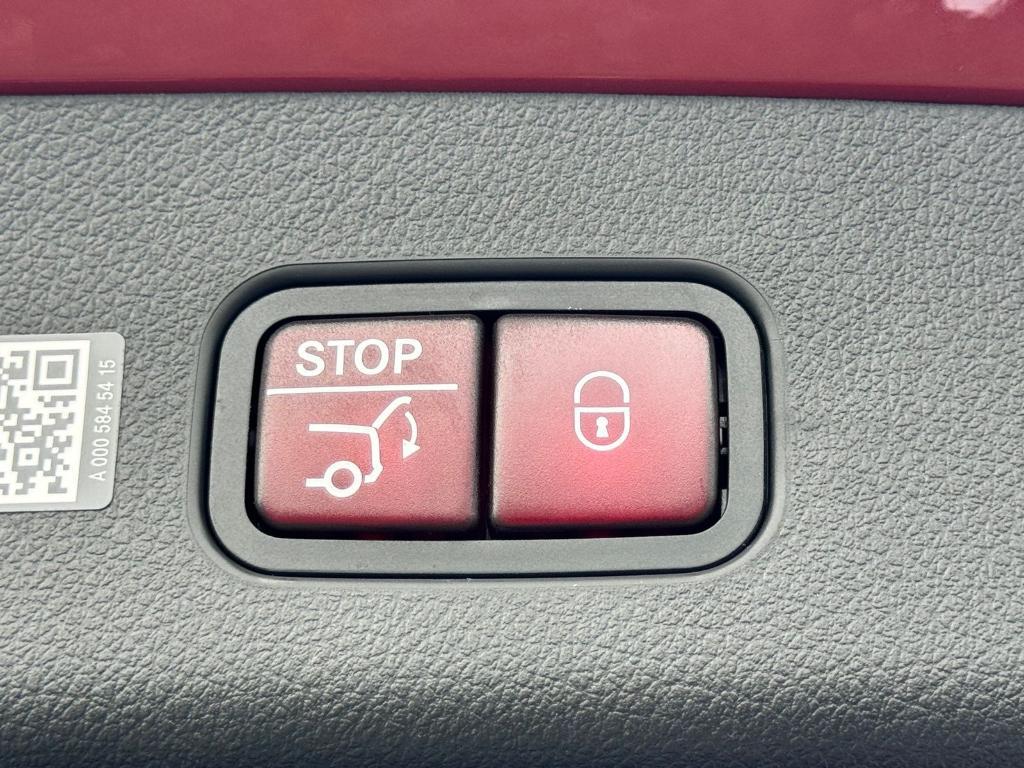 new 2025 Mercedes-Benz GLC 300 car, priced at $60,020