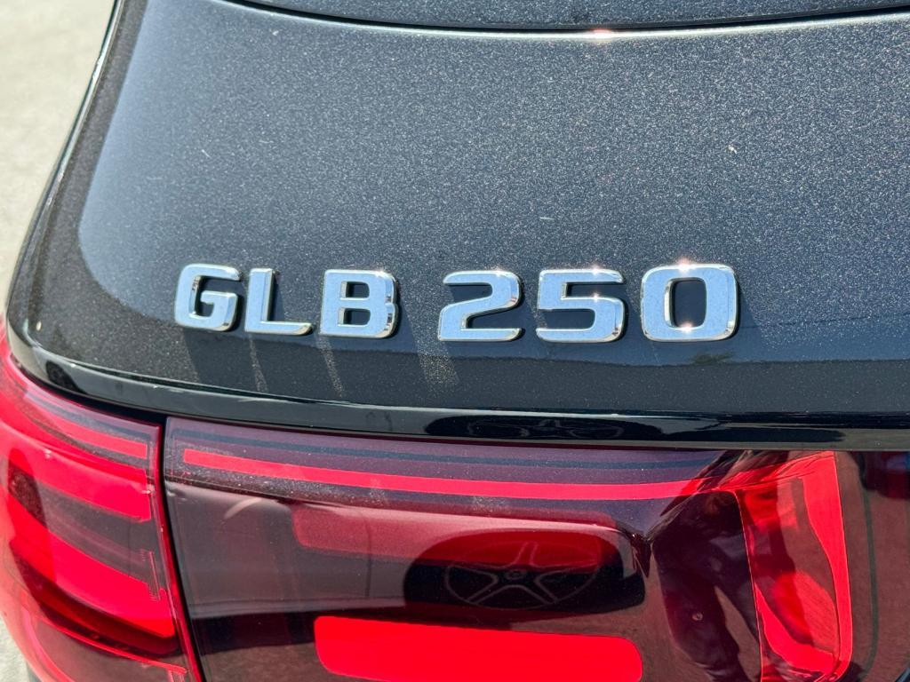 new 2025 Mercedes-Benz GLB 250 car, priced at $48,920