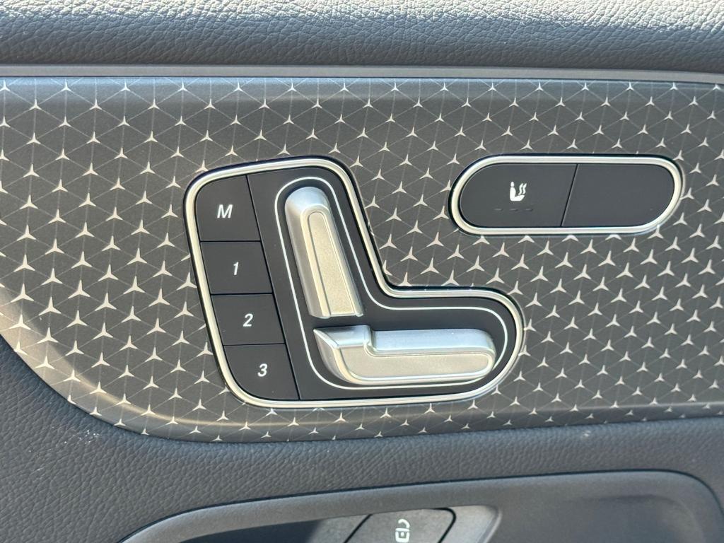 new 2025 Mercedes-Benz GLB 250 car, priced at $48,920