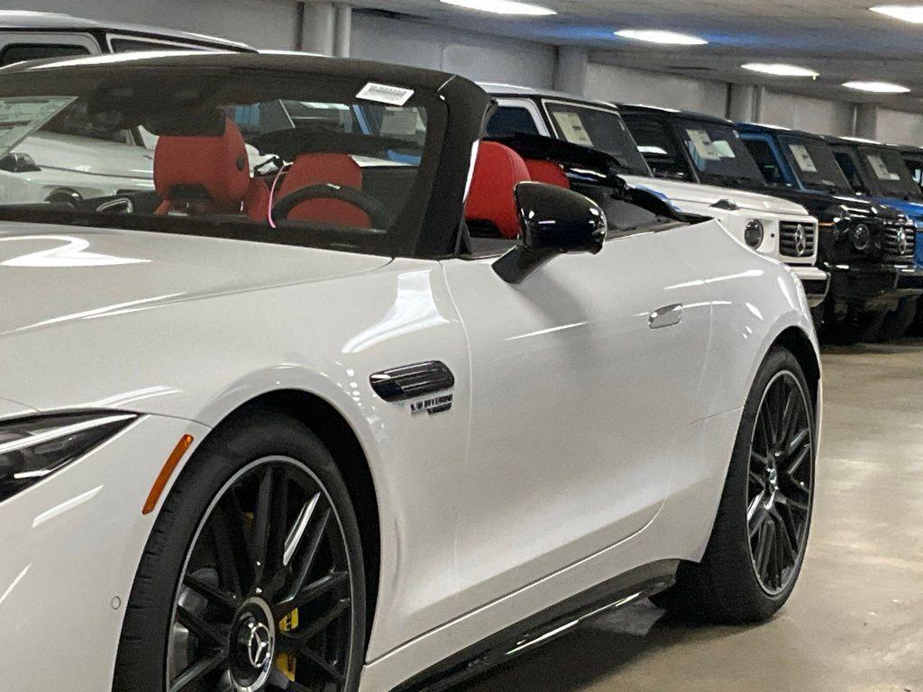 new 2025 Mercedes-Benz AMG SL 55 car, priced at $171,190