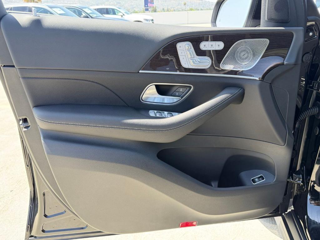 new 2026 Mercedes-Benz GLS 450 car, priced at $92,640