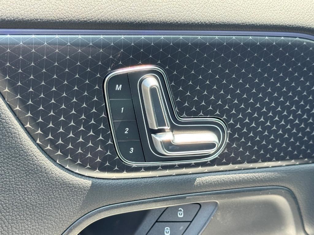 new 2025 Mercedes-Benz GLA 250 car, priced at $46,195