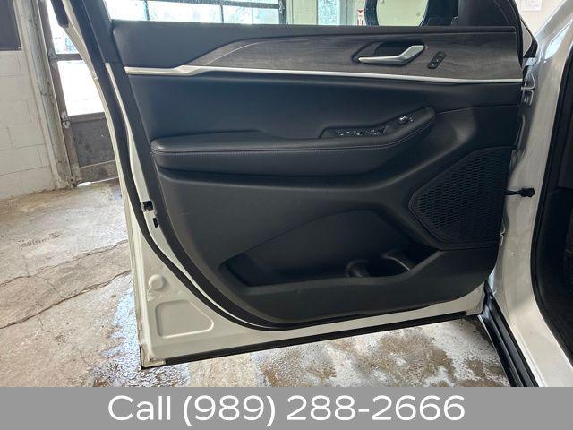 used 2024 Jeep Grand Cherokee L car, priced at $28,595