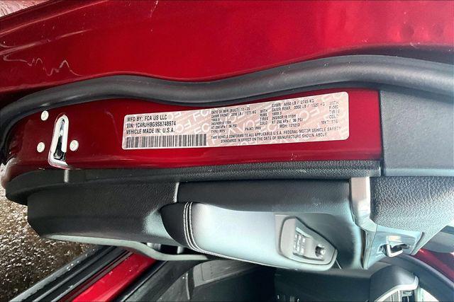 new 2025 Jeep Grand Cherokee car, priced at $42,089