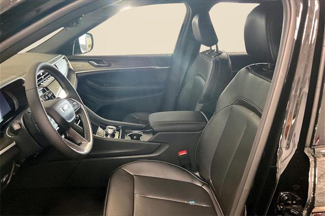 new 2025 Jeep Grand Cherokee car, priced at $43,919