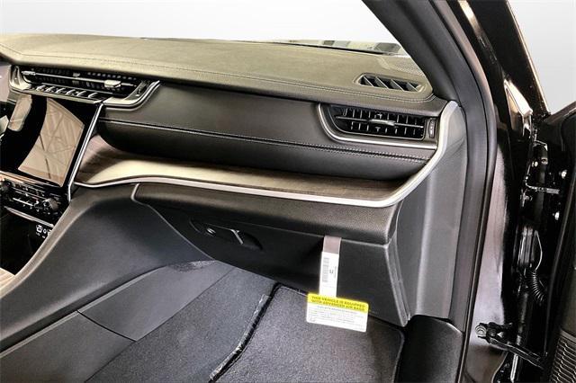 new 2025 Jeep Grand Cherokee car, priced at $43,919