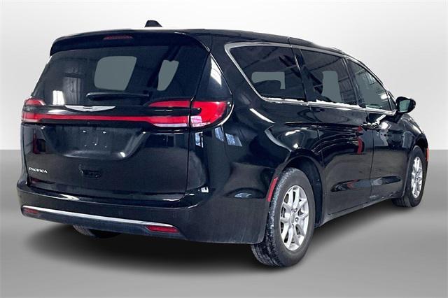 used 2025 Chrysler Pacifica car, priced at $26,995