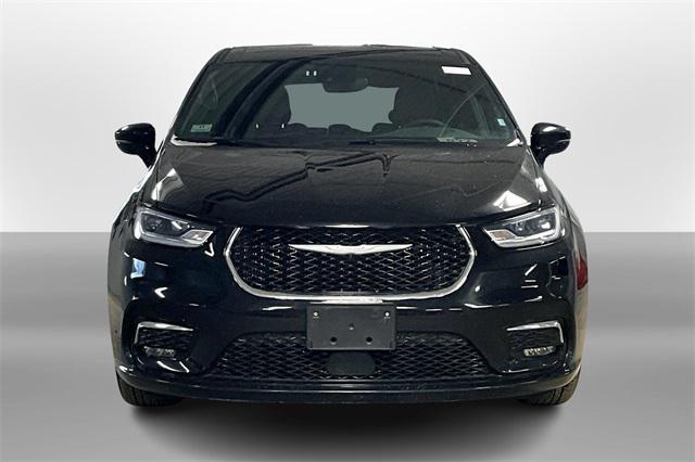 used 2025 Chrysler Pacifica car, priced at $26,995