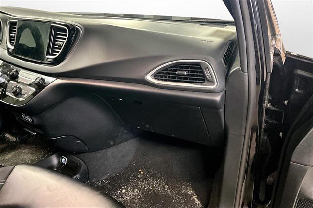 used 2025 Chrysler Pacifica car, priced at $26,995