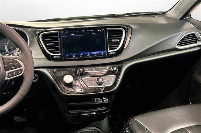 used 2025 Chrysler Pacifica car, priced at $26,995